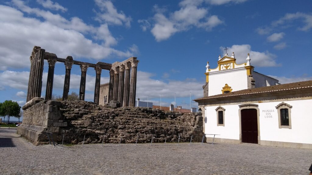 evora templo romano unesco capital alentejo portugal