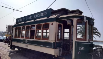 porto tram palacio bolsa foz do douro river side