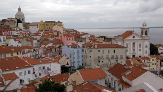 Lisboa inside neighbourhood alfama view viewpoint miradouro