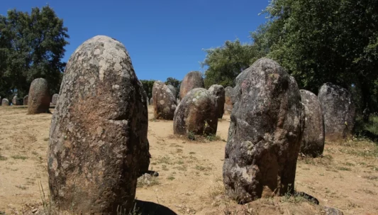 almendres almendra stone circle coneledge menhir largest of europe alentejo portugal