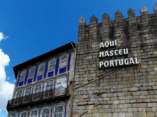 guimarães aqui nasceu portugal travel through the north of portugal cradle castle wall