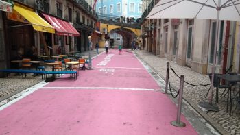 Lisboa rua cor de rosa cais de sodre inside neighbourhood