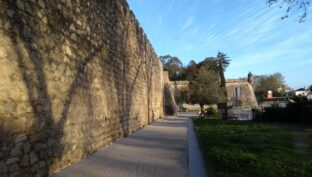 evora muralha wall roman alentejo capital