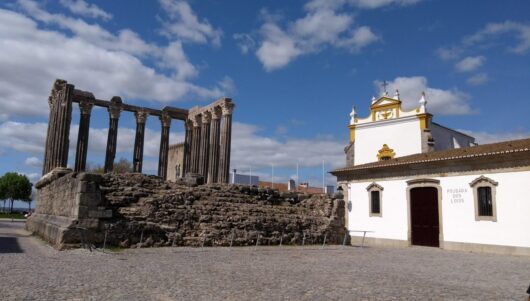 evora templo romano unesco capital alentejo portugal
