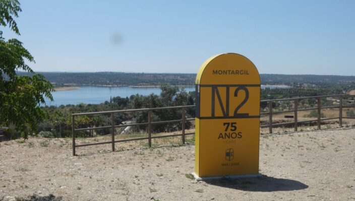 montargil alto alentejo baragem water rota en2 75 anos years yellow marker lake