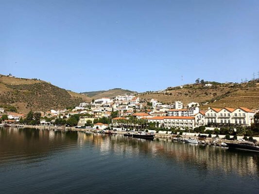 pinhão douro river valley travel through the north of portugal