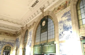 porto sao bento station inside view