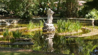 lisboa garden estrela statue portugal