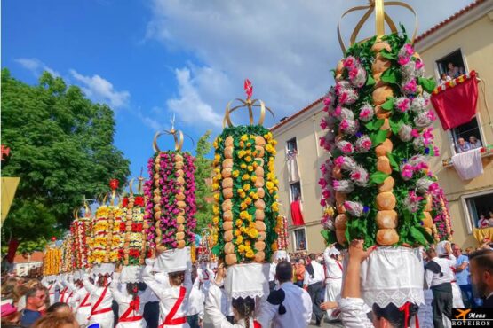 tomar festival trays festa dos tabuleiros marche 4 years july color flowers